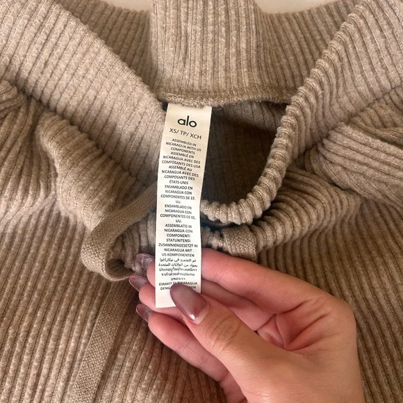 ALO Yoga Tan Ribbed Women Sweater and Sweatpants - Picture 8 of 9